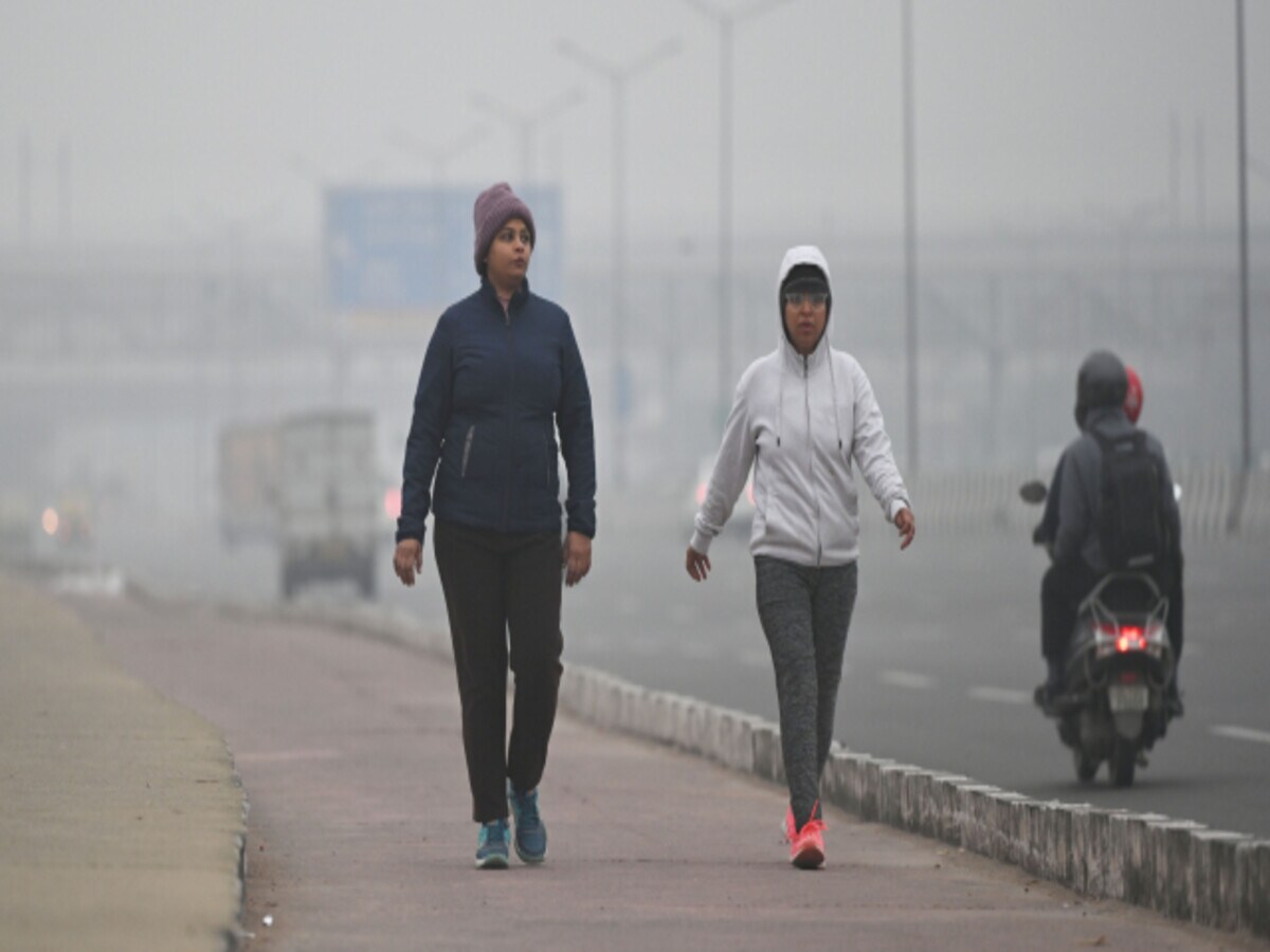 पहाड़ी इलाकों में बर्फ़बारी के कारण गिरा पारा, आने वाले दिनों में नहीं मिलेगी राहत