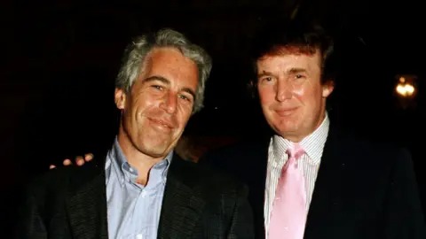 Epstein Files का तूफ़ान: 10 देशों में 15 से ज्यादा इस्तीफे, 80+ जांचें शुरू; ट्रंप, क्लिंटन, अंबानी तक का नाम शामिल, राजनेता-राजदूत-अरबपति सब हिल गए