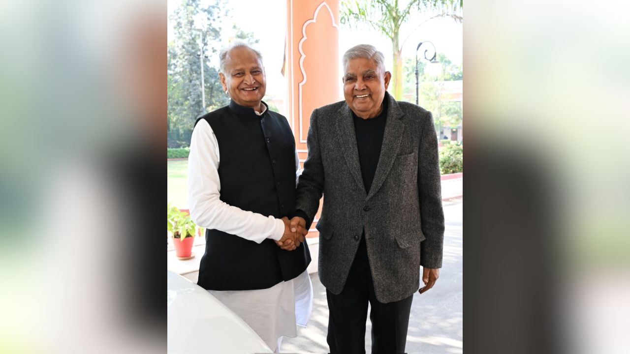 जगदीप धनखड़ के साथ नजर आए पूर्व मुख्यमंत्री अशोक गहलोत, क्या ये किसी बड़े सियासी धमाके का संकेत?