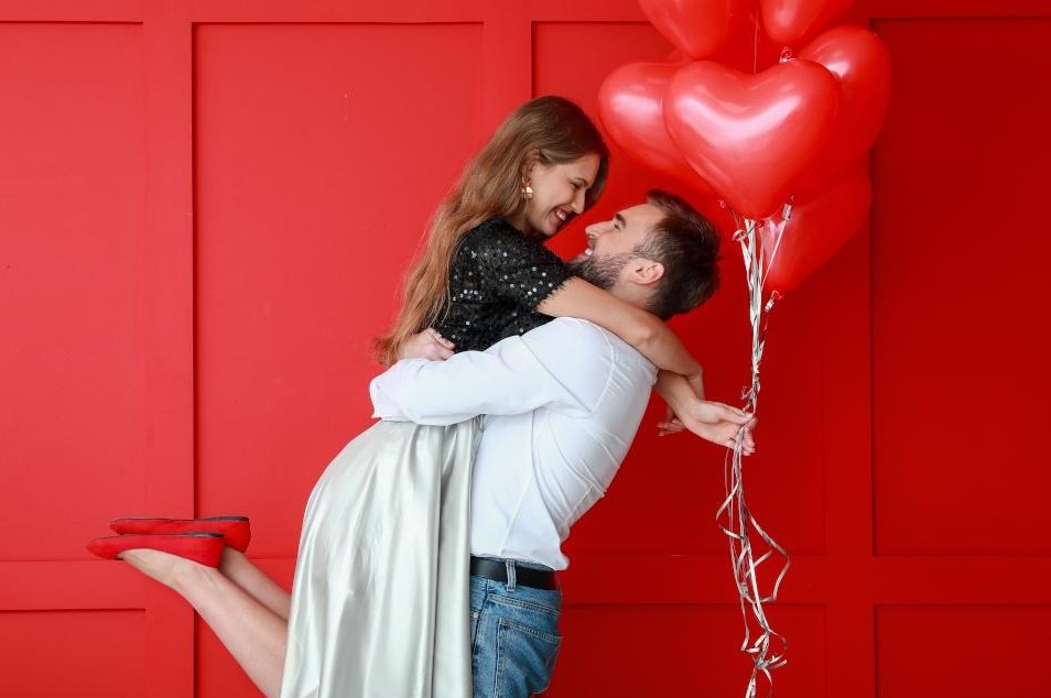 रोज़ डे से वैलेंटाइन डे तक का रोमांटिक कैलेंडर! आखिर क्यों मनाया जाता है Valentine's Day