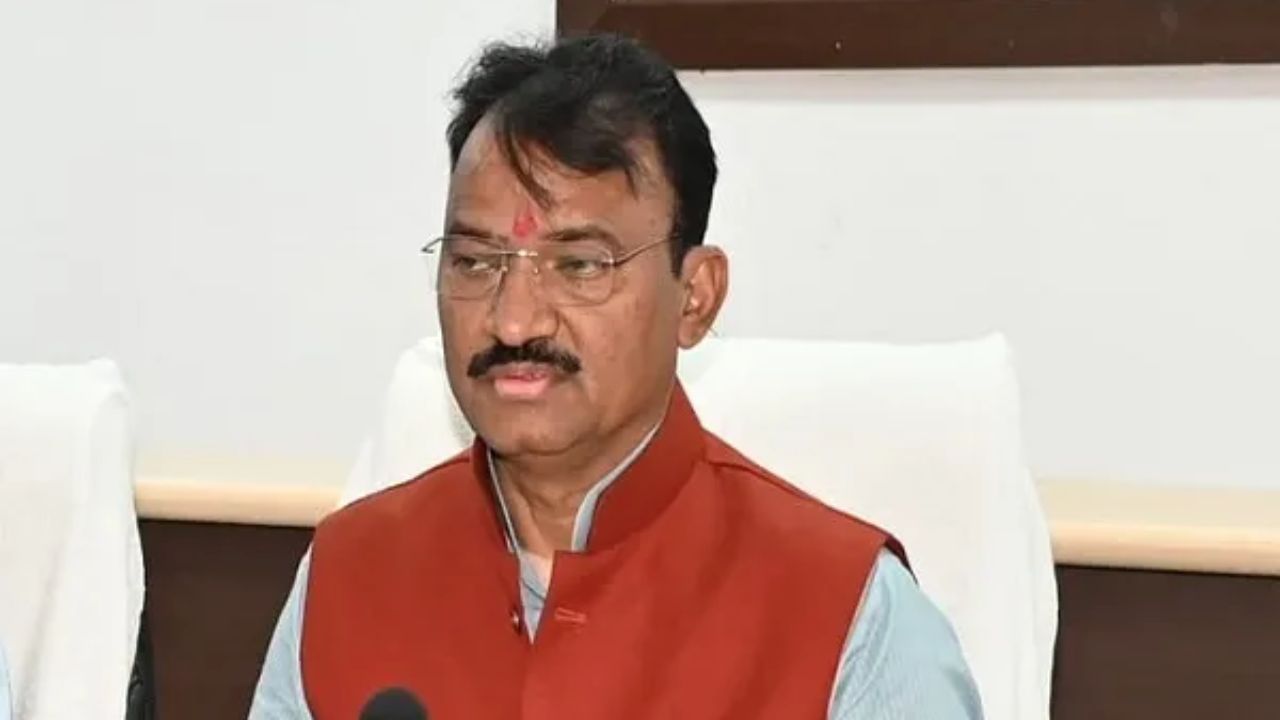 झुंझुनूं: डिप्टी CM बैरवा के काफिले में टला बड़ा हादसा,  बीच में घुस गई तेज रफ्तार कार 