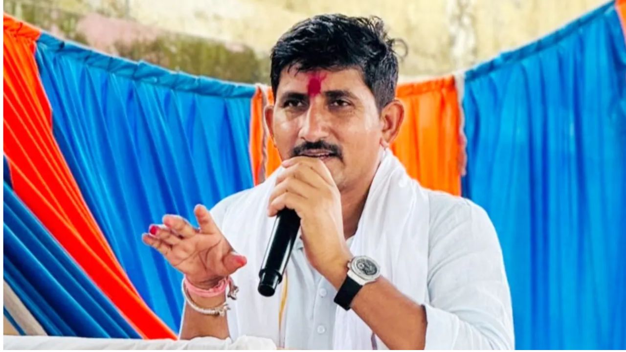 Rajkumar Roat: आदिवासियों की जमीनें छीन रही सरकार, बीजेपी पर राजकुमार रोत का करारा हमला