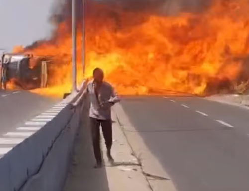जालोर में तेल टैंकर पलटा, सड़क पर 200 मीटर तक फैली आग! एक युवक जिंदा जला, दूसरा गंभीर घायल