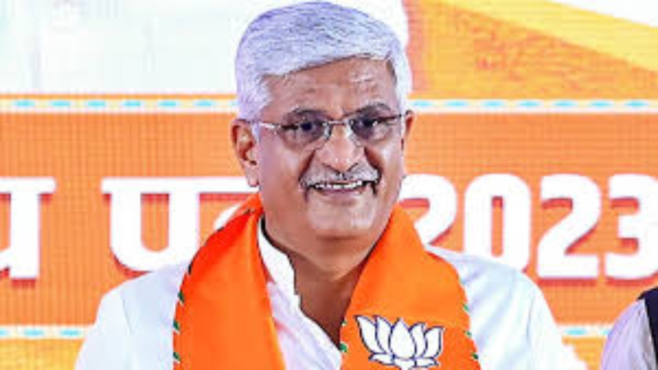 'नौकरी-जिदंगी दोनों खराब कर दूंगा', केंद्रीय मंत्री शेखावत की अधिकारियों को चेतावनी, जानें पूरा मामला