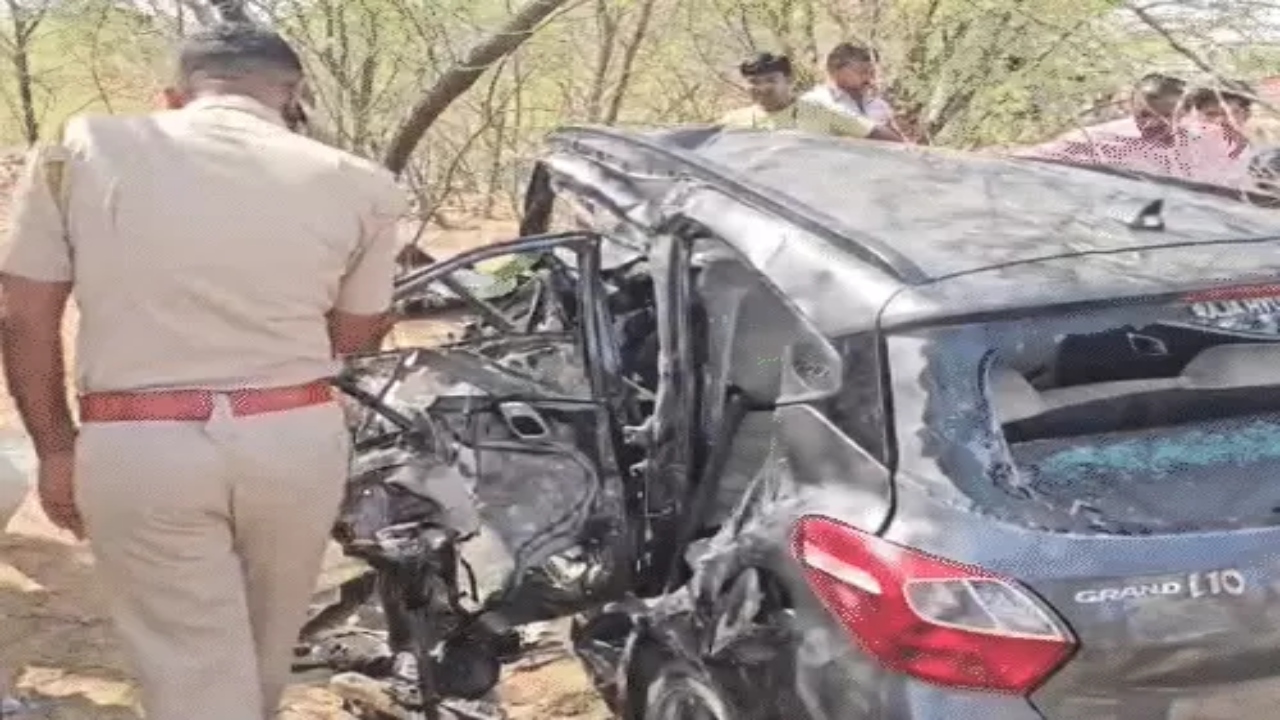 बाड़मेर में भीषण सड़क हादसा, पिकअप-कार की टक्कर में एक ही परिवार के 4 लोगों की मौत