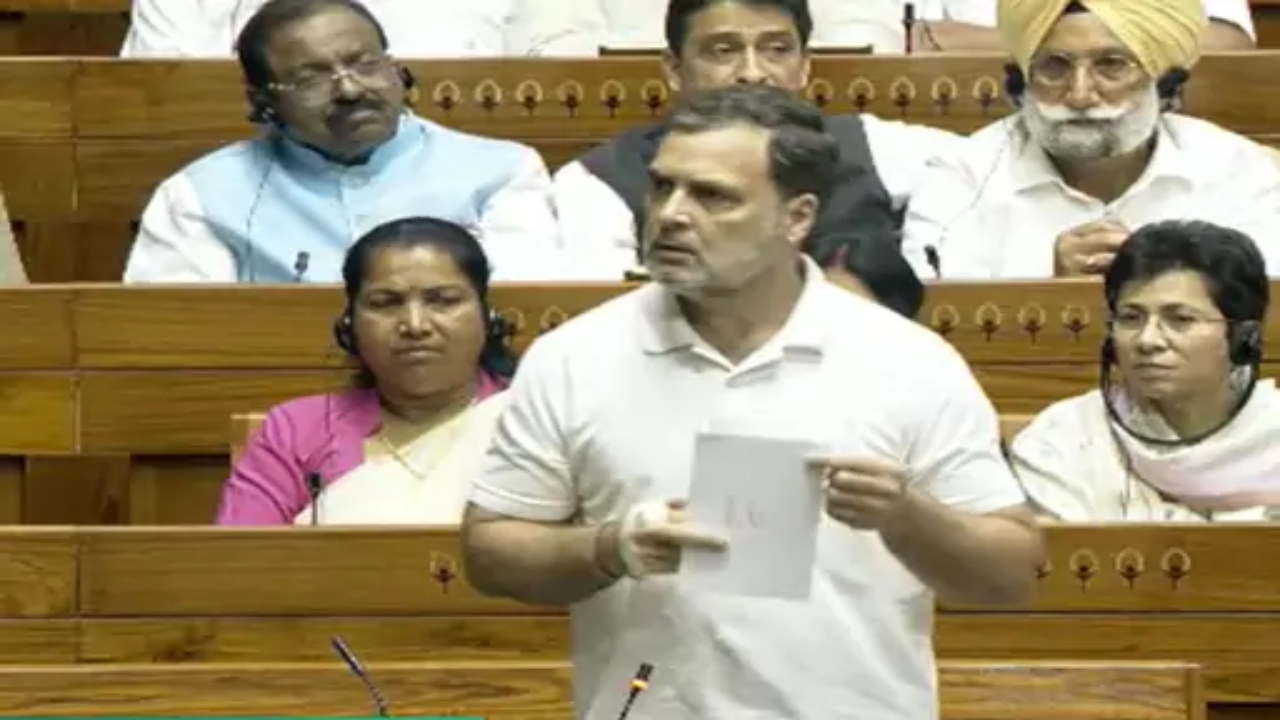 'नोटबंदी-ऑपरेशन सिंदूर का जादूगर पकड़ा गया...', राहुल गांधी ने पीएम मोदी को जादूगर कहा, पढ़ें भाषण की बड़ी बातें