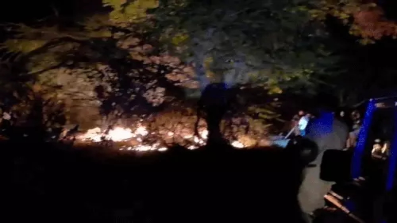 बांसवाड़ा में देर रात युवक की हत्या के बाद बवाल, ग्रामीणों ने फूंके आरोपियों के घर, पुलिस पर बरसाए पत्थर