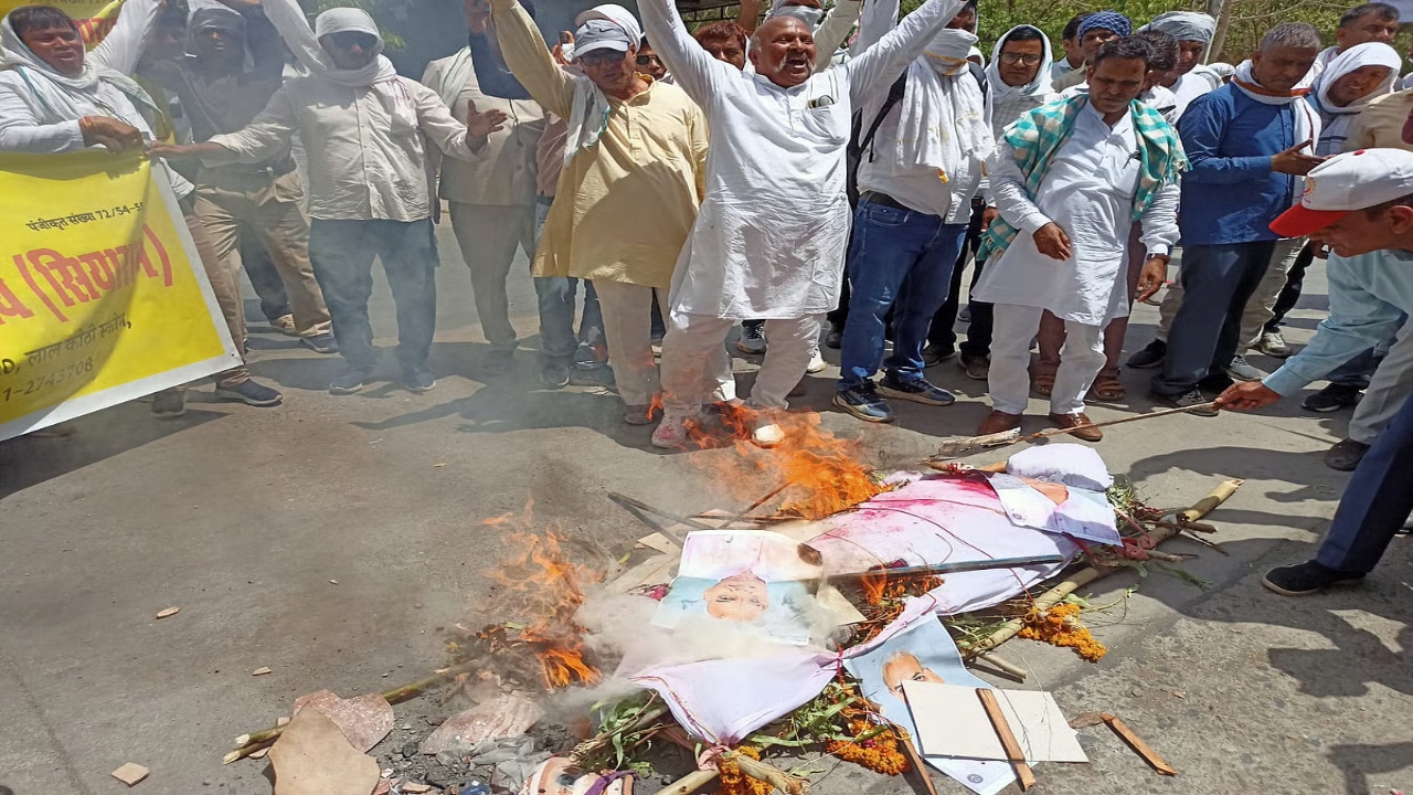 ये कैसे शिक्षा मंत्री! अर्थी निकालने वाले शिक्षकों पर मामला दर्ज, शिक्षक संघ ने जताया विरोध