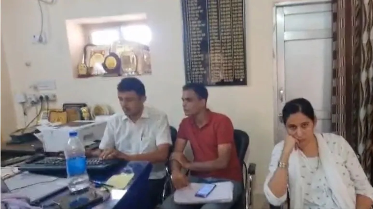 बीकानेर में ACB की बड़ी कार्रवाई, 1 करोड़ 30 लाख की रिश्वत के साथ बीज निगम डायरेक्टर जुगल किशोर बिश्नोई अरेस्ट