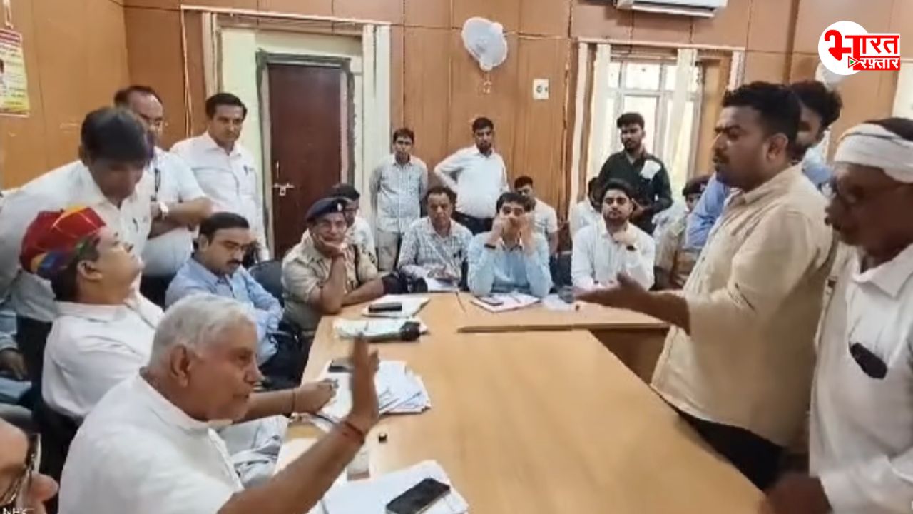 बीकानेर में BJP विधायक का शर्मनाक बयान, कैबिनेट मंत्री के सामने जनता से बोले – तब मर गए थे क्या? 