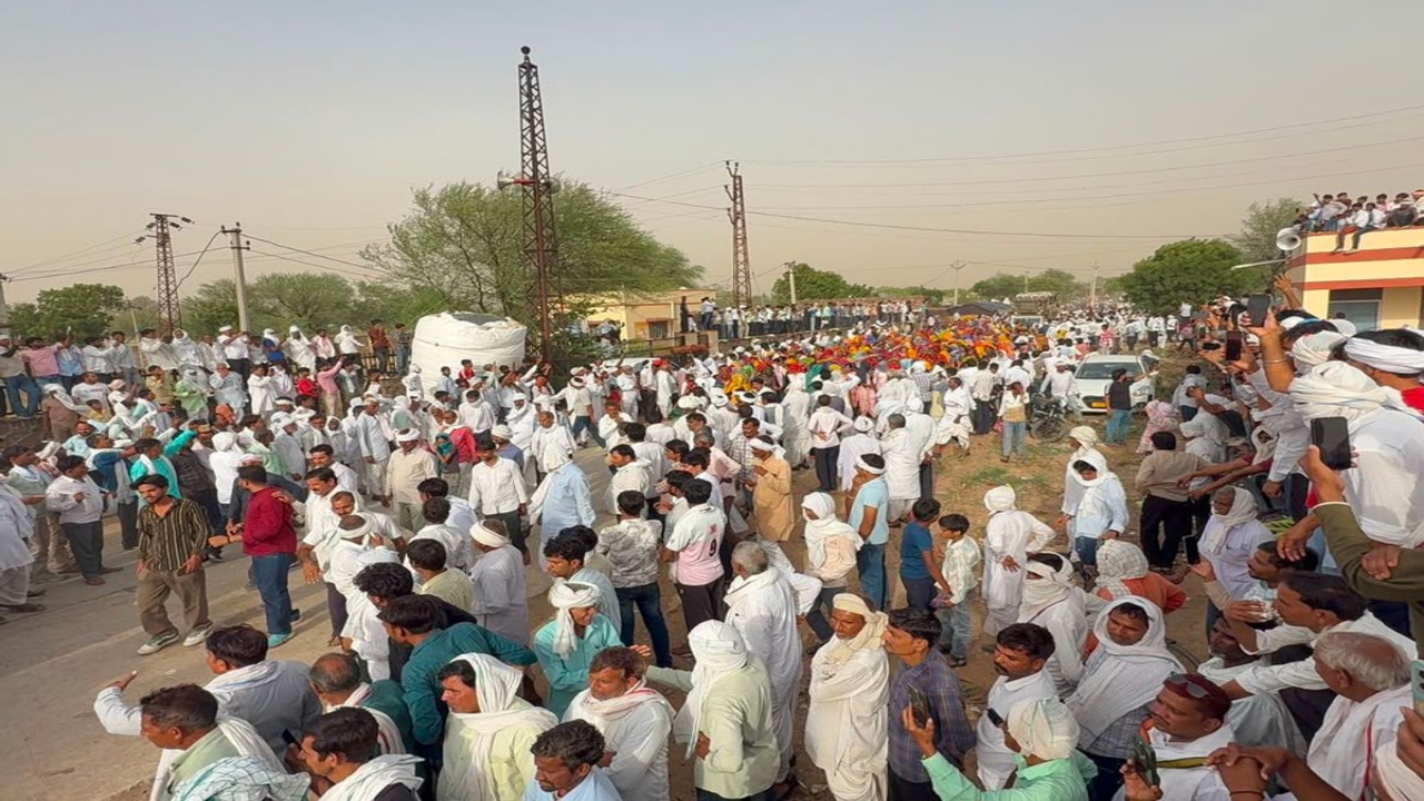 Panchna Dam Canal Dispute: नहरों में पानी छोड़ने को लेकर खंडीप में किसानों की महापंचायत, दिल्ली-मुंबई रेलवे ट्रैक किया जाम, सरकार को दी चेतावनी