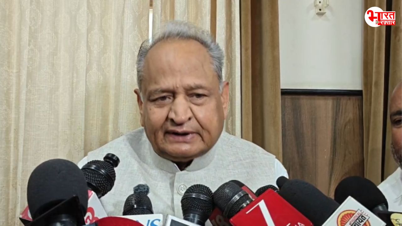 'मुस्लिमों को टारगेट कर मस्जिदें गिरा रही सरकार'...बीजेपी पर गहलोत का तंज- लखनऊ जैसी घटना जयपुर में होने का कर रहे इंतजार? 
